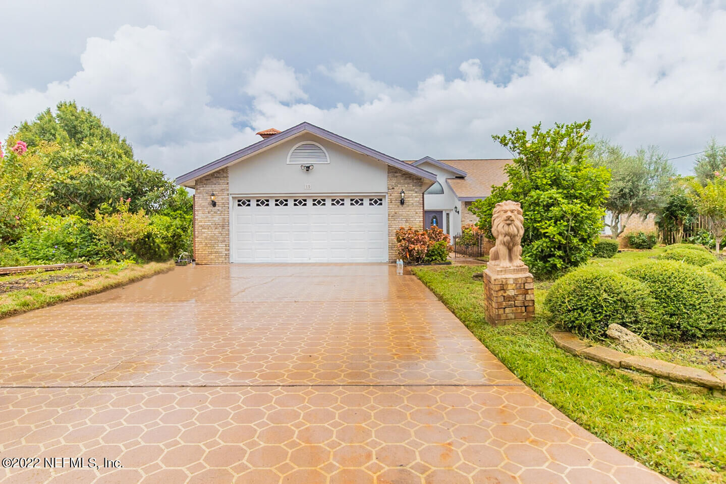 Property Photo: 15 Fairhill Lane FL 32137