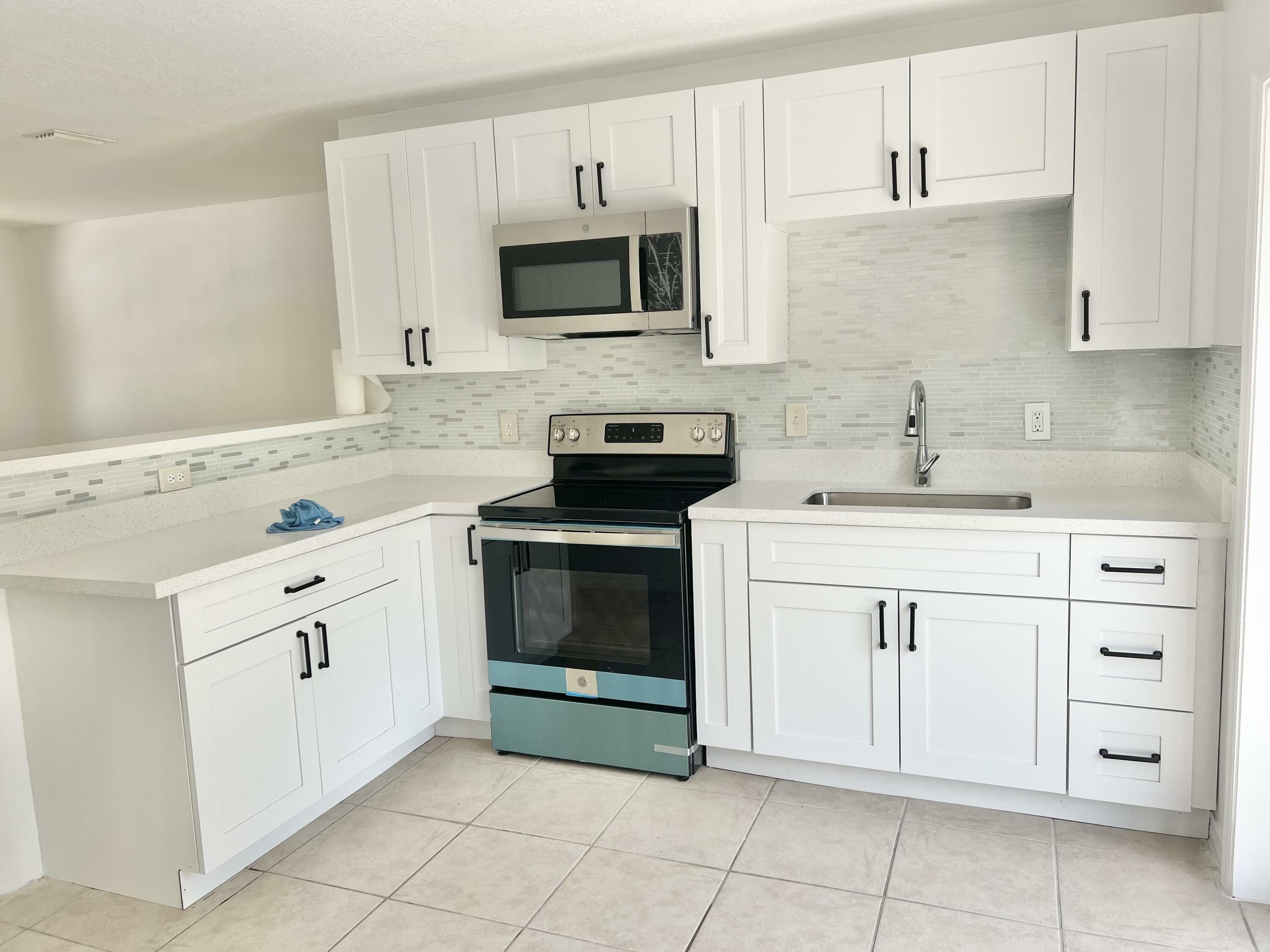 Property Photo:  1405 N 45th Street  FL 34947 