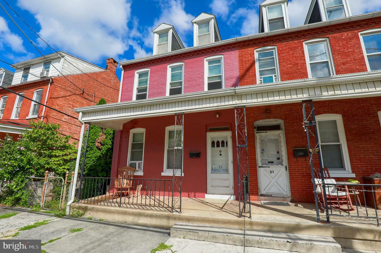 Property Photo:  23 W Liberty Street  PA 17603 