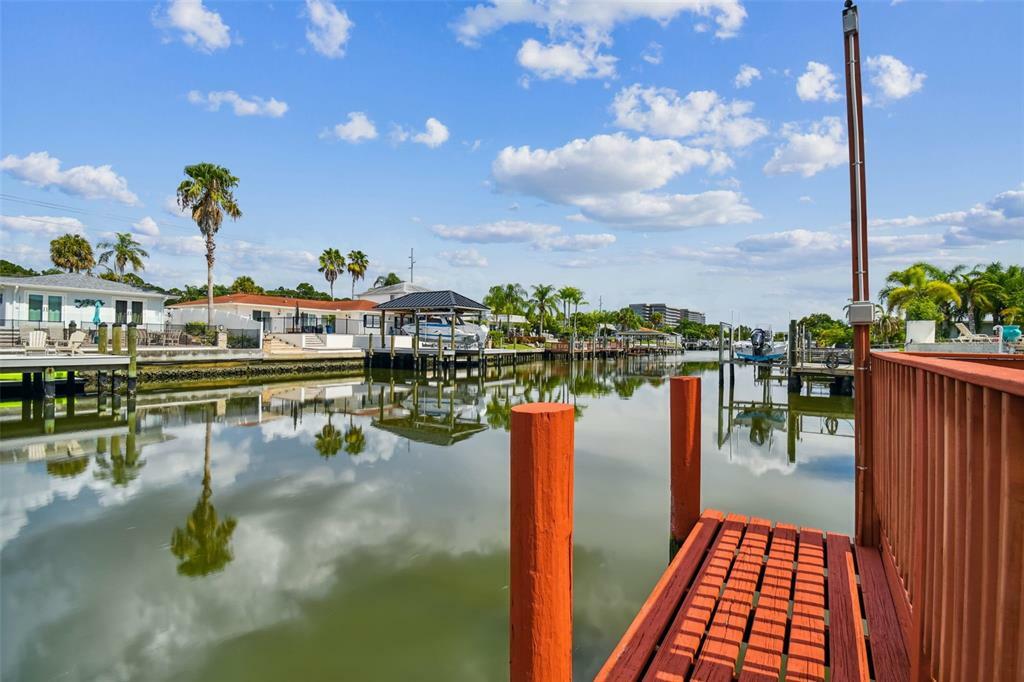 Property Photo:  3925 Venetian Way  FL 33634 