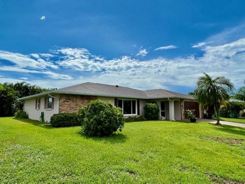 Property Photo:  1314 Cambridge Drive  FL 34293 