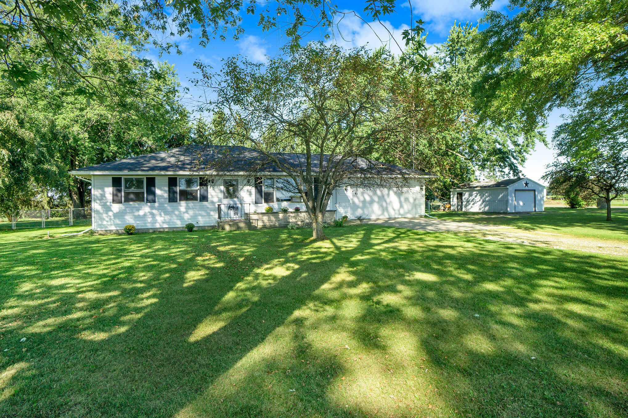 Property Photo:  51030 Silver Street  MI 49093 