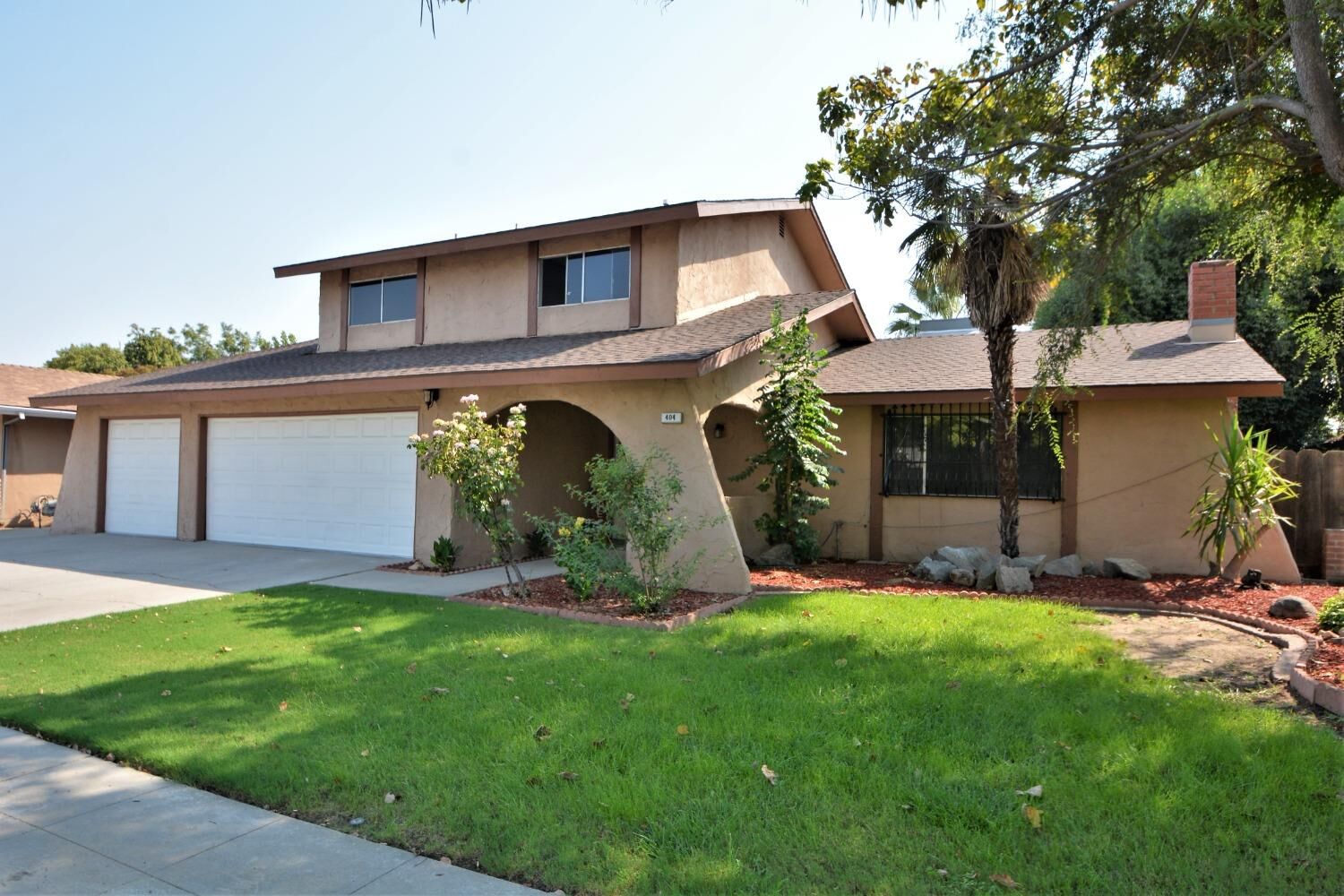 Property Photo:  404 N Villa Avenue  CA 93727 