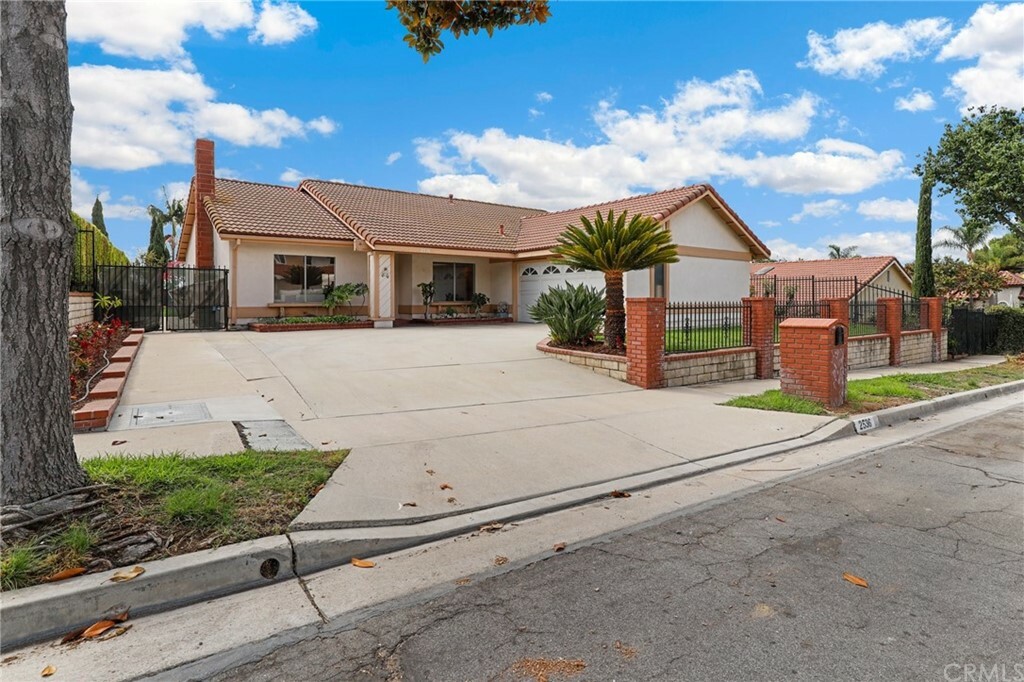 Property Photo:  2536 Greenhill Drive  CA 92833 