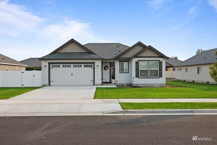 Property Photo:  4729 W Owl Street  WA 98837 