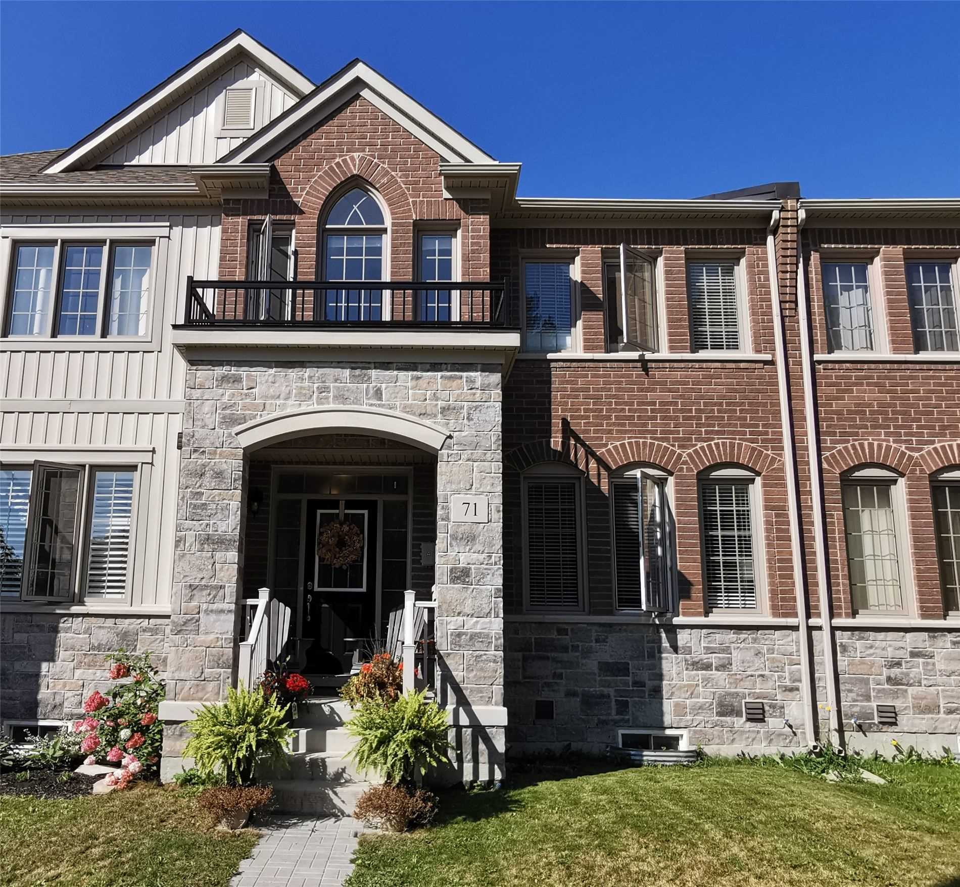 71 Sharonview Cres  East Gwillimbury ON L9N0S5 photo