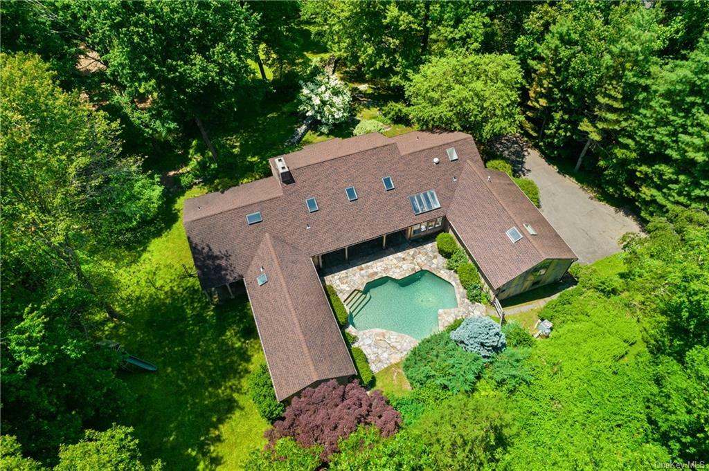 Property Photo:  61 Horseshoe Hill Road  NY 10576 