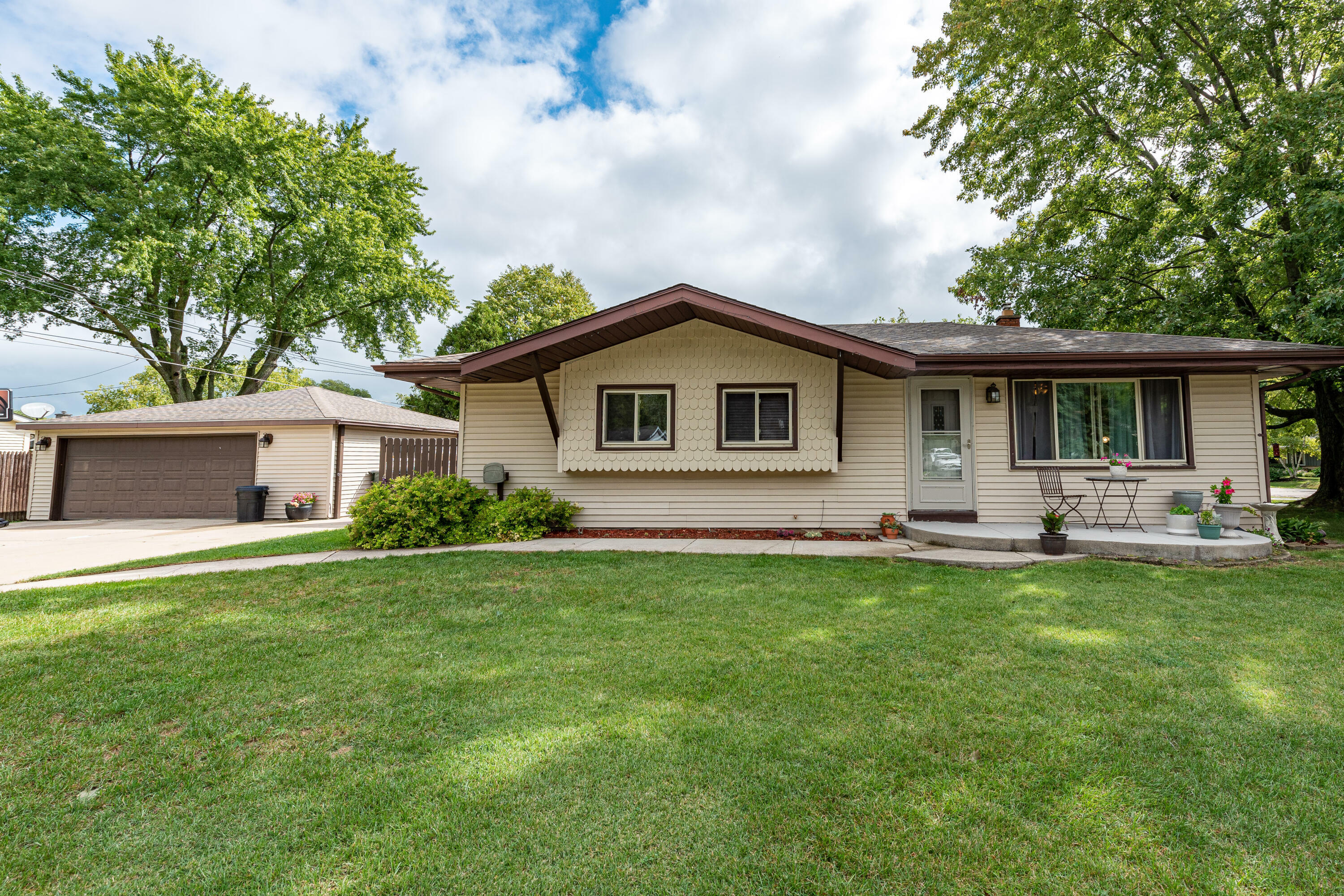 Property Photo: 3837 Colorado Ct WI 53404