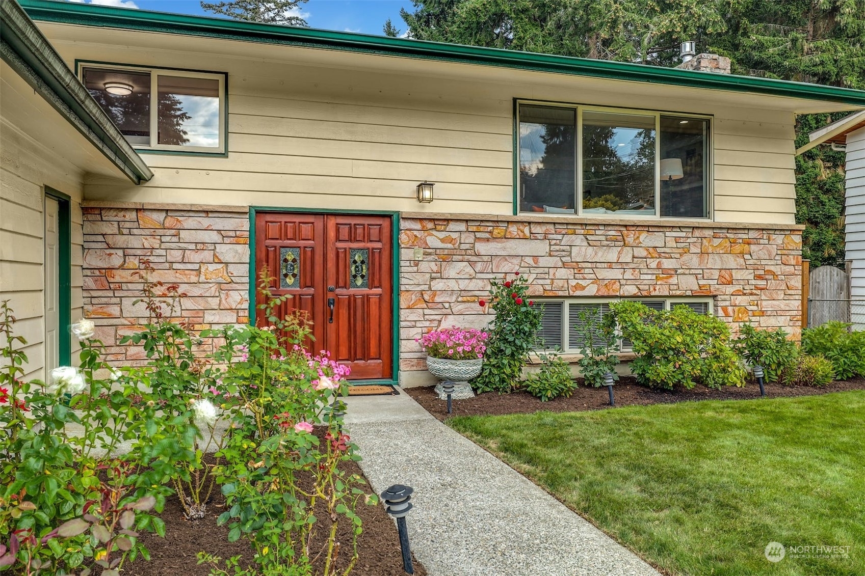 Property Photo:  18520 Palatine Place N  WA 98133 