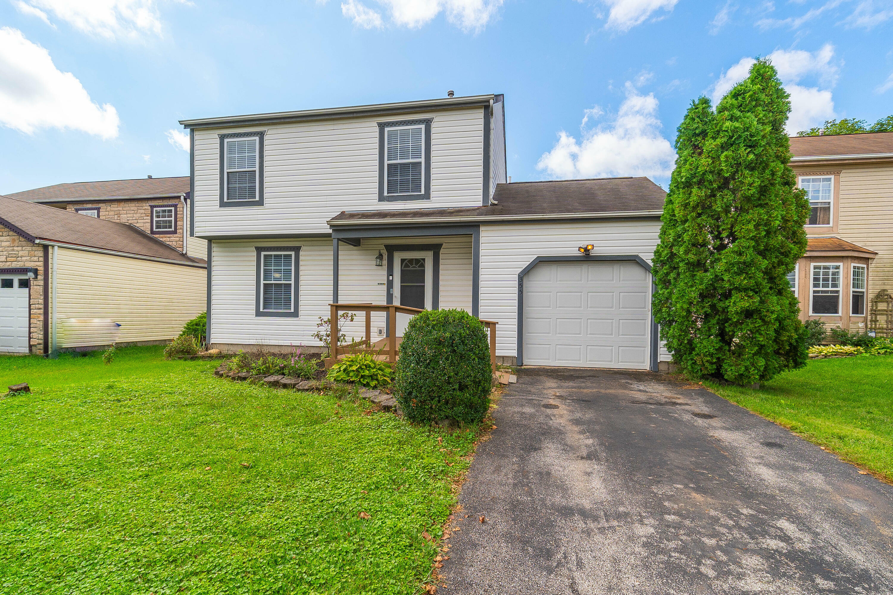 Property Photo:  355 Effington Lane  OH 43207 