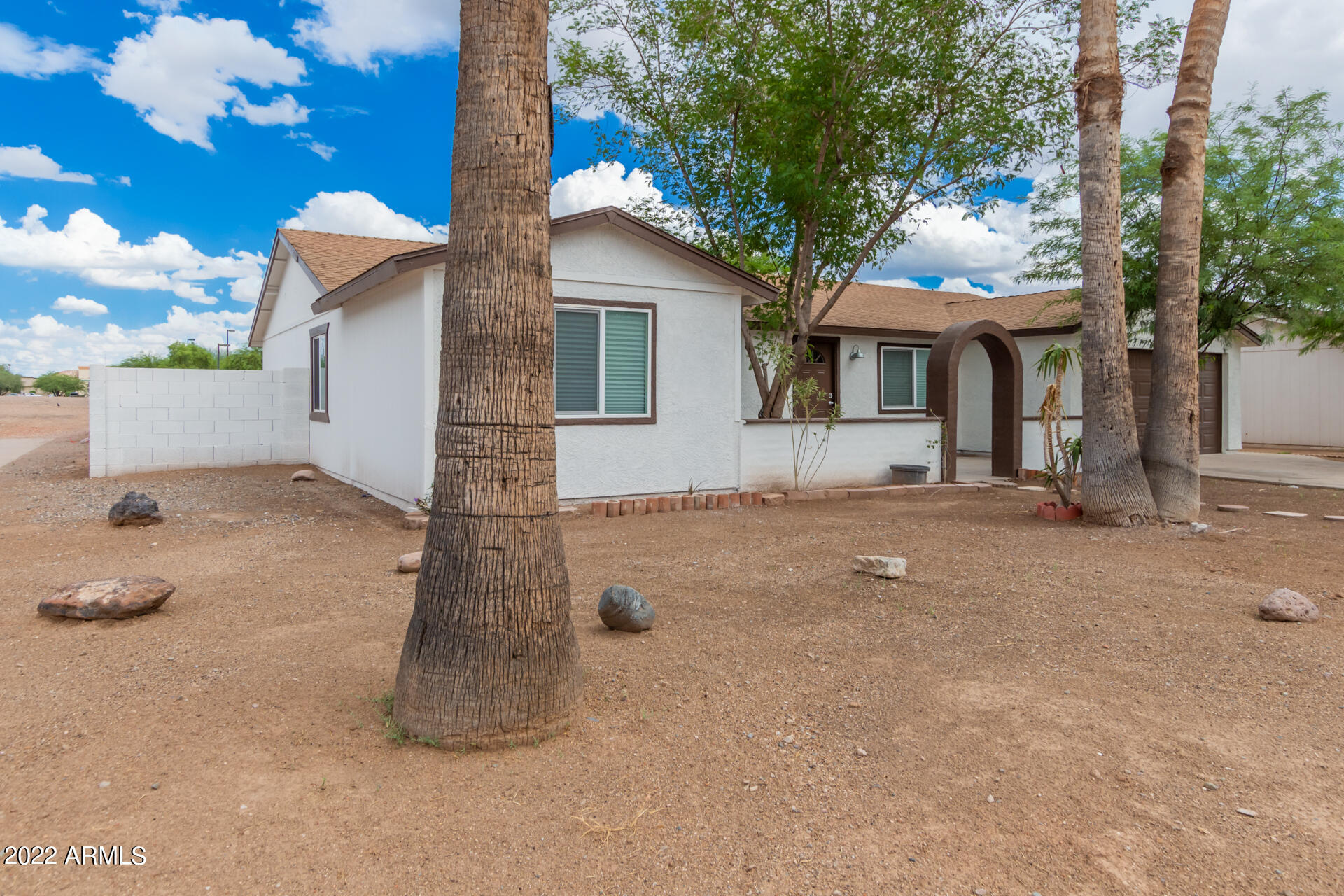 Property Photo:  1615 N 60th Lane  AZ 85035 