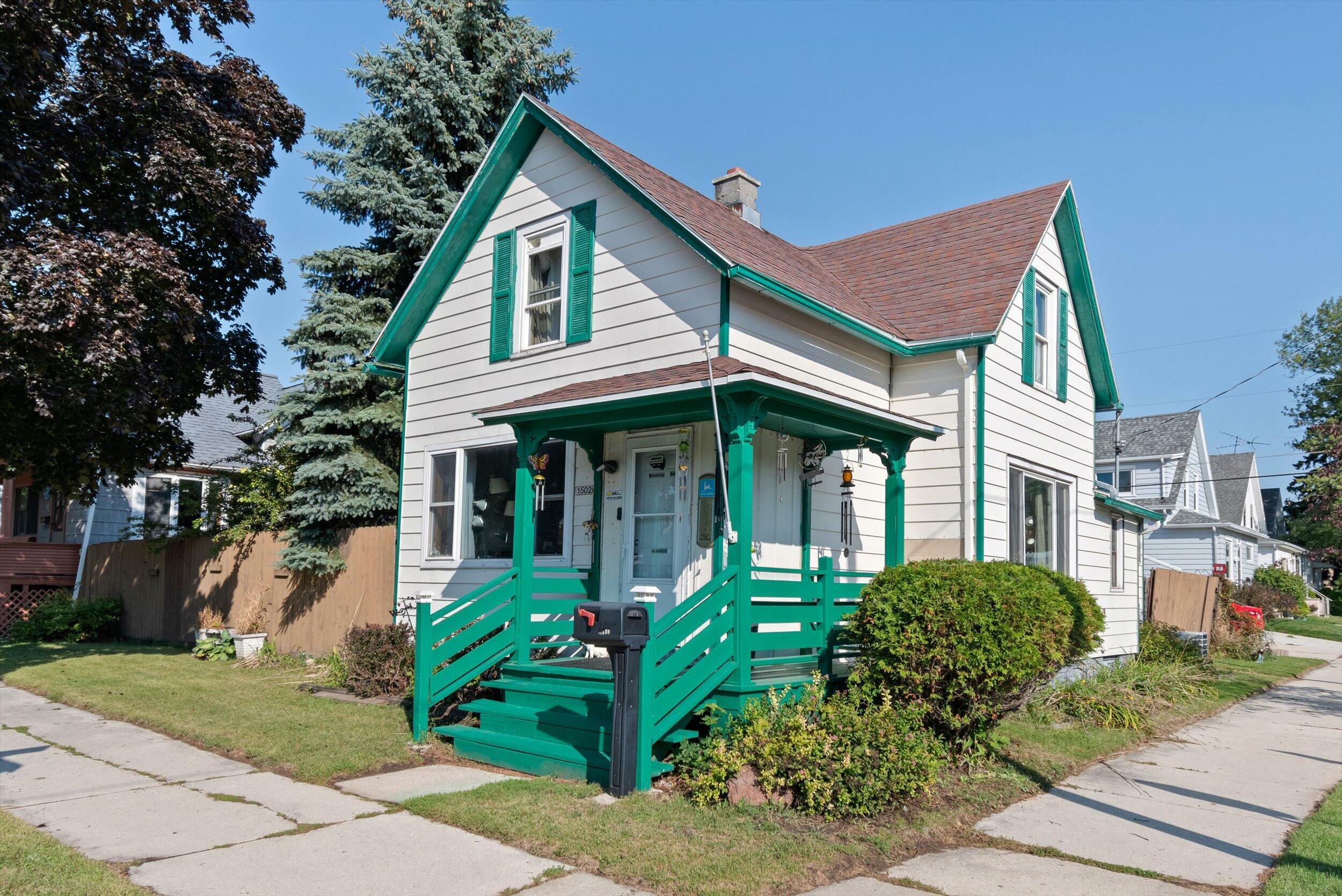 Property Photo: 1502 Superior Ave WI 53081