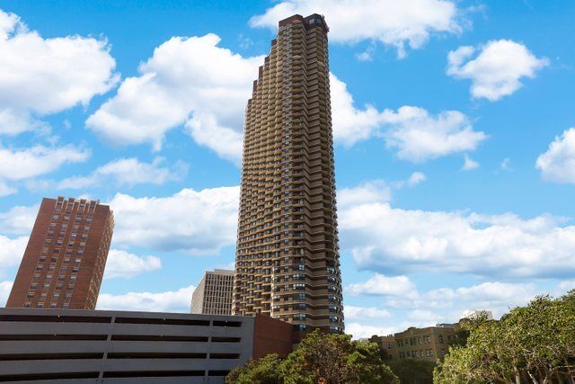 Property Photo: 3660 N Lake Shore Drive 410 IL 60613