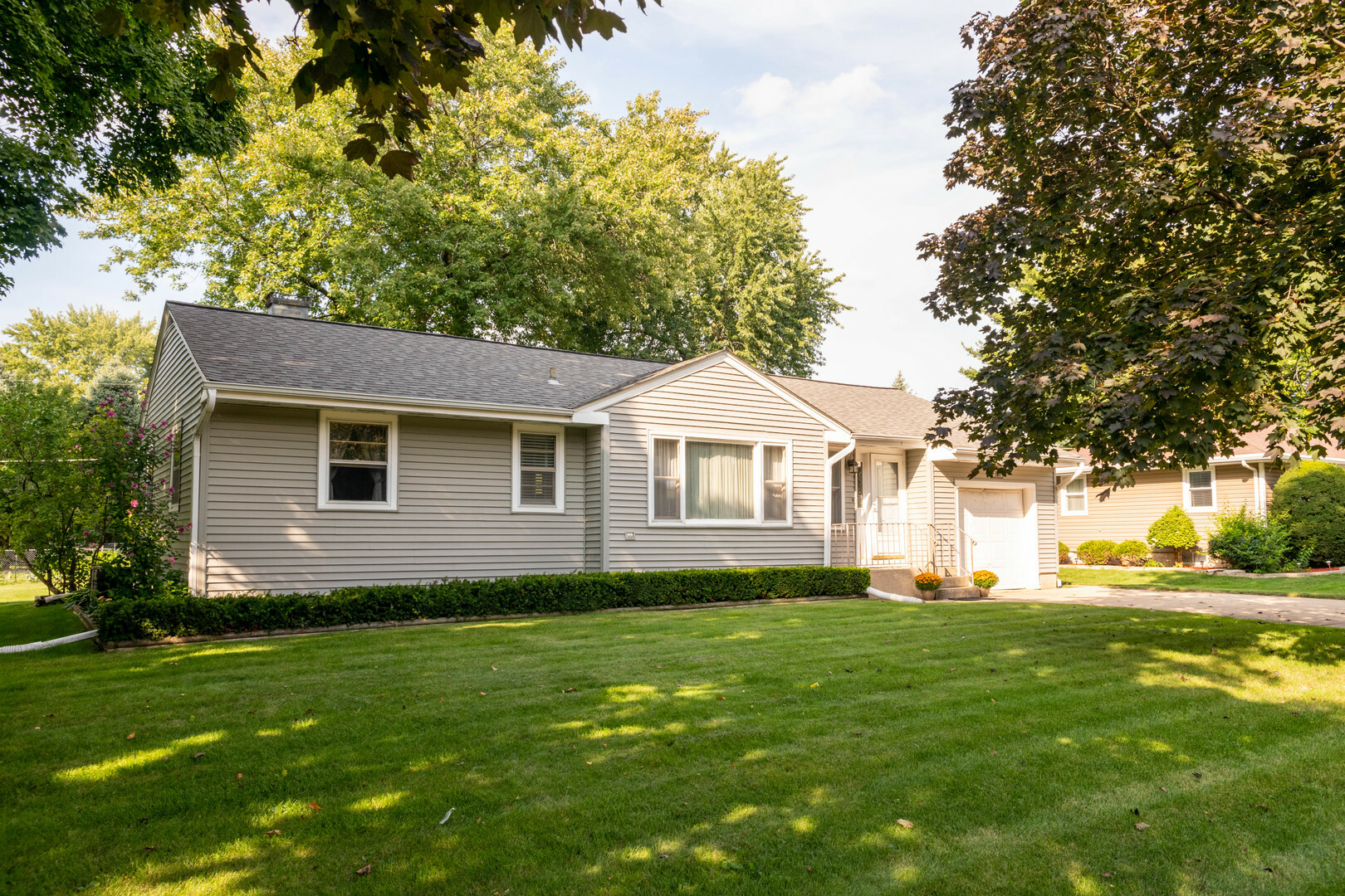 Property Photo: 161 Snow Street IL 60554