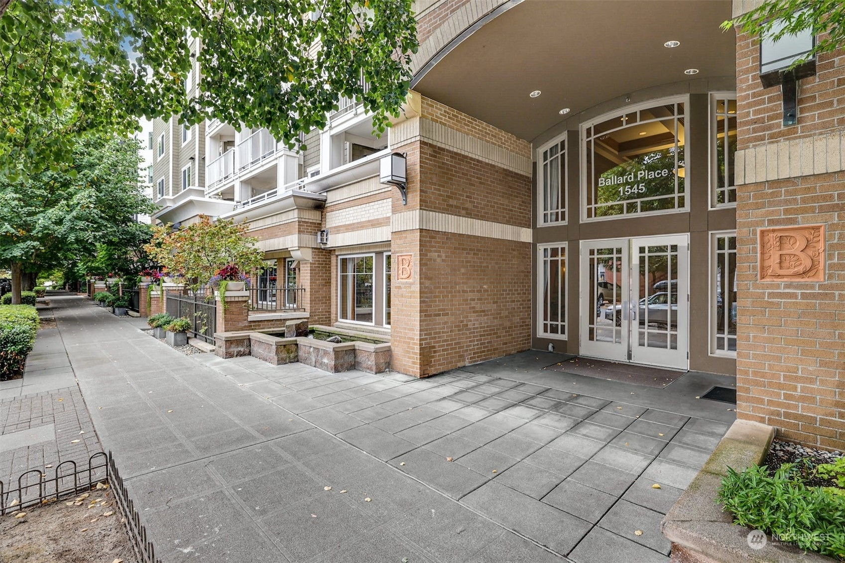 Property Photo:  1545 NW 57th Street 302  WA 98107 