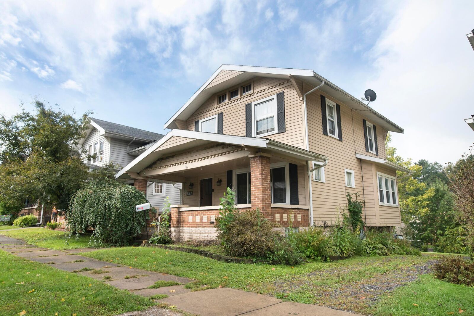 Property Photo: 637 N 9th Street OH 43725
