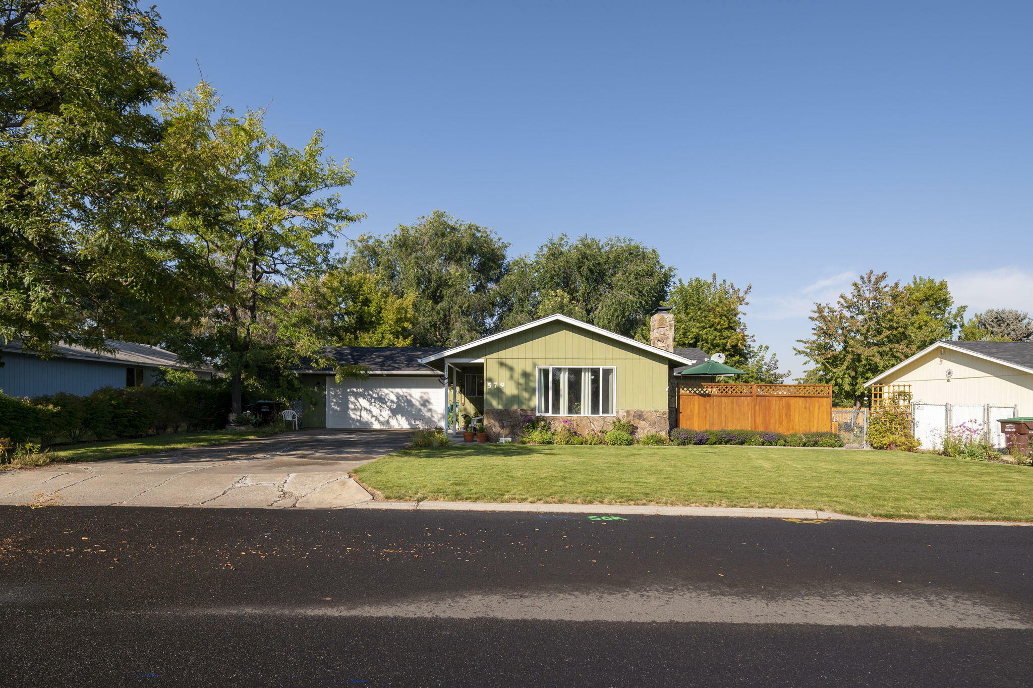 Property Photo:  579 SE Knowledge Street  OR 97754 