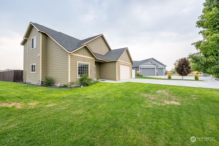 Property Photo: 546 Sparrow Lane WA 98837