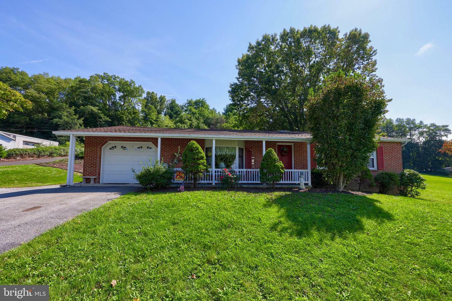 Property Photo:  29 Parkview Heights Road  PA 17522 