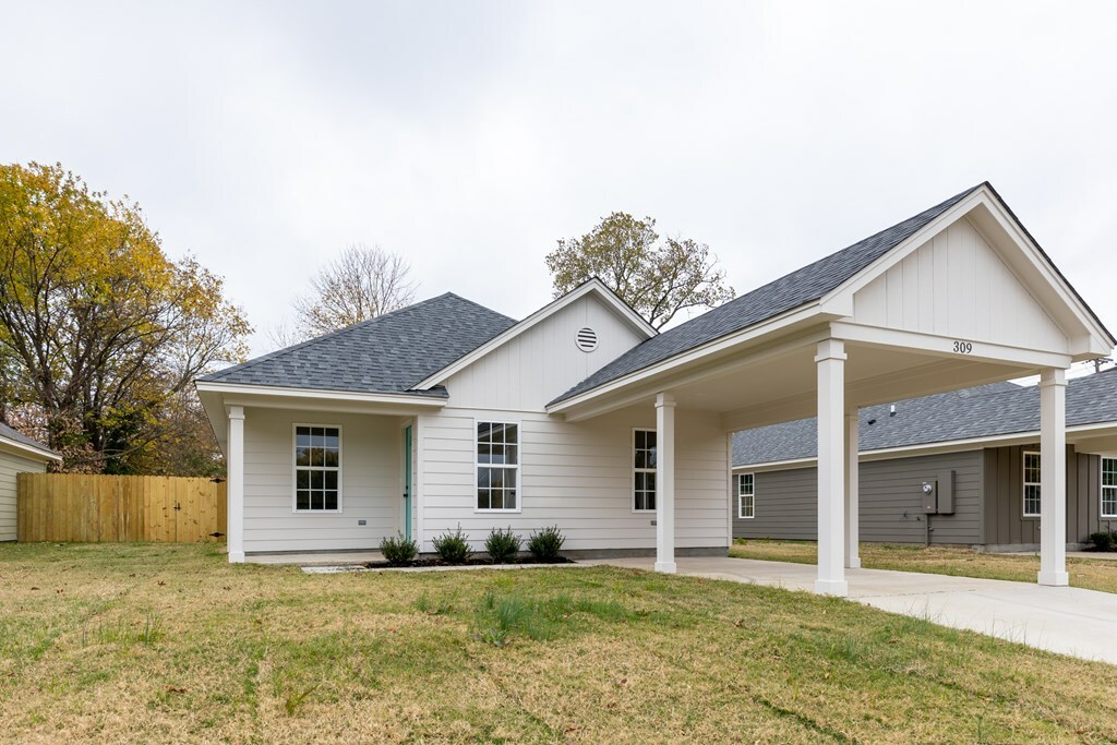 Property Photo:  309 Chestnut Drive  AR 72301 