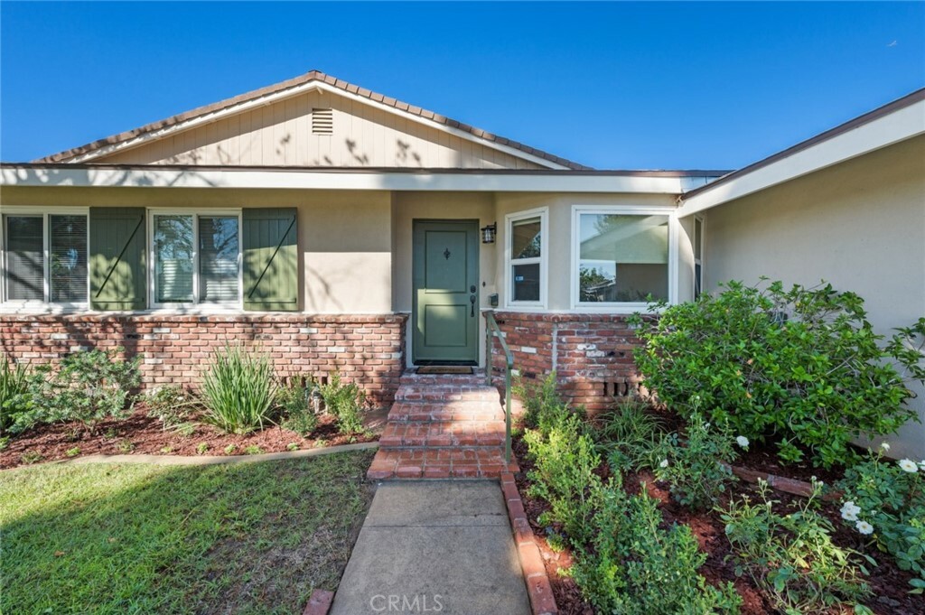 Property Photo:  960 N Clinton Street  CA 92867 