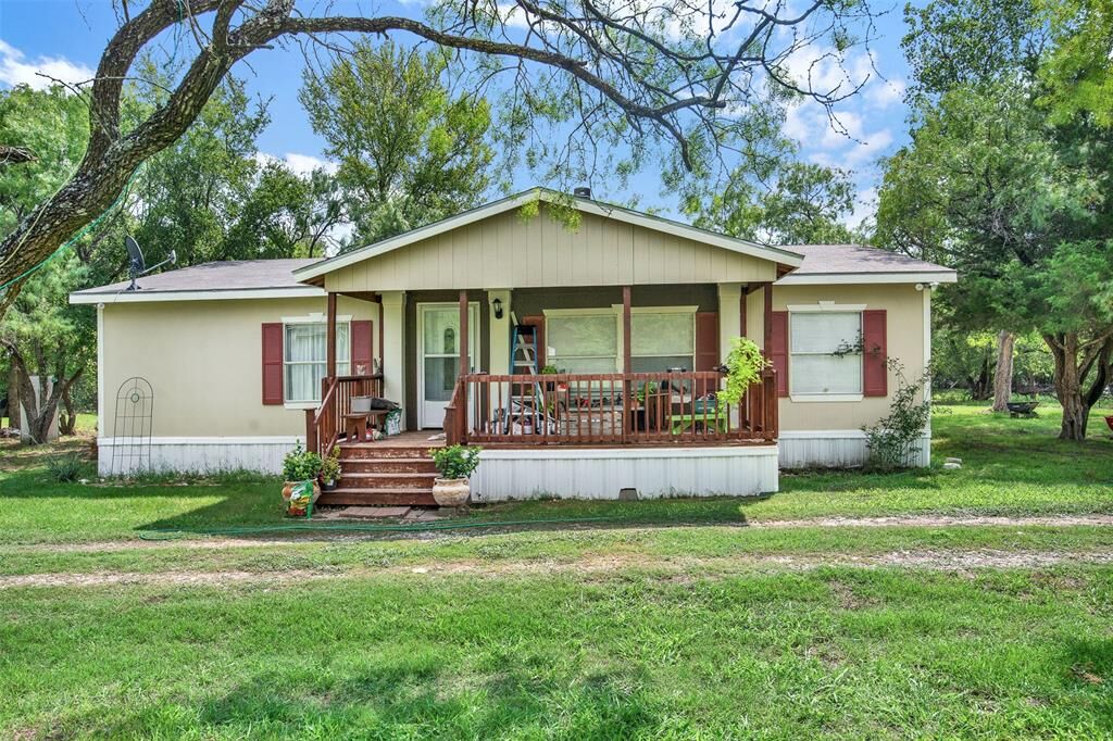 Property Photo:  3204 Cornfield Circle  TX 76009 