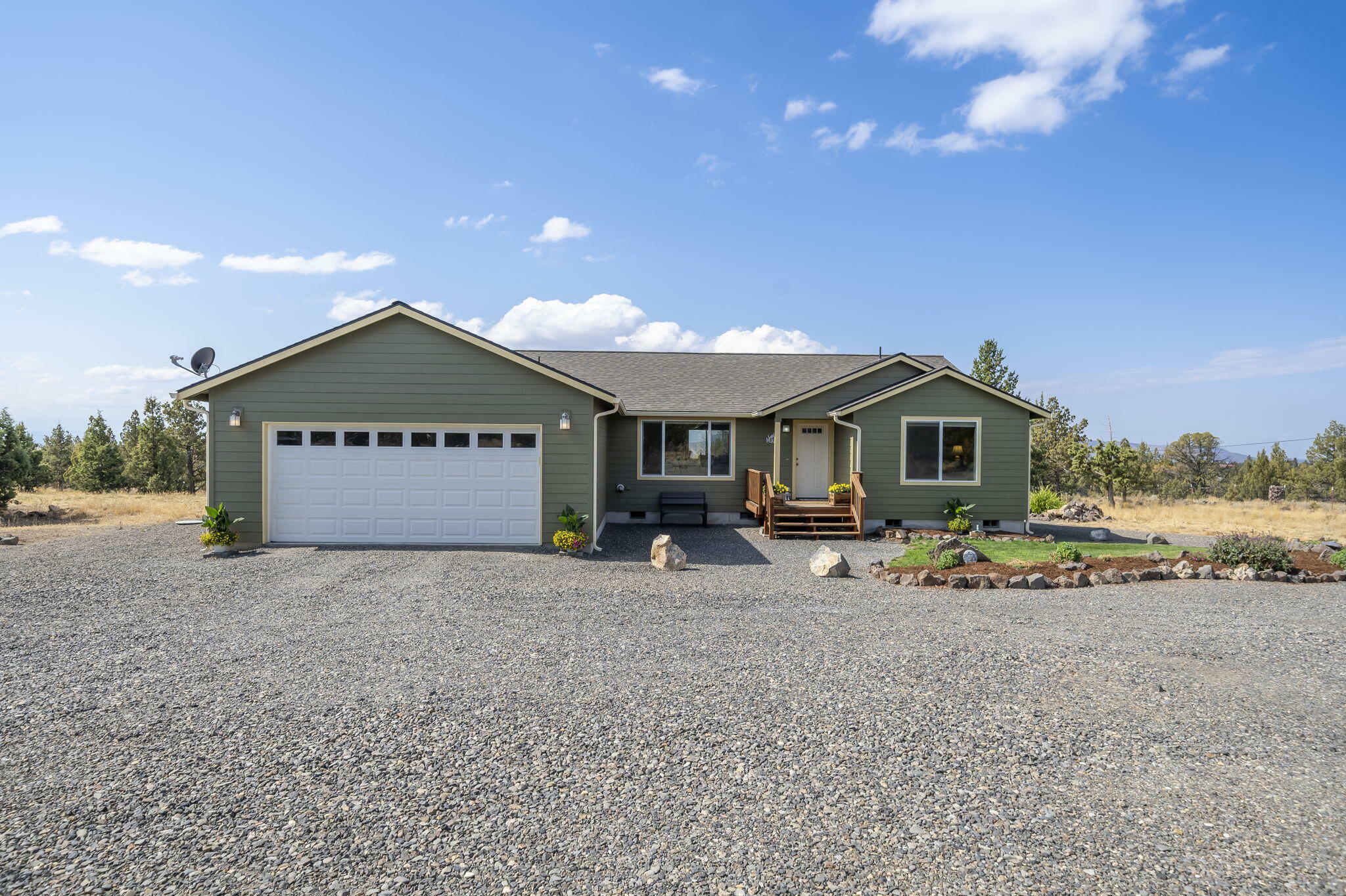 Property Photo:  4737 SE Tillamook Loop  OR 97754 