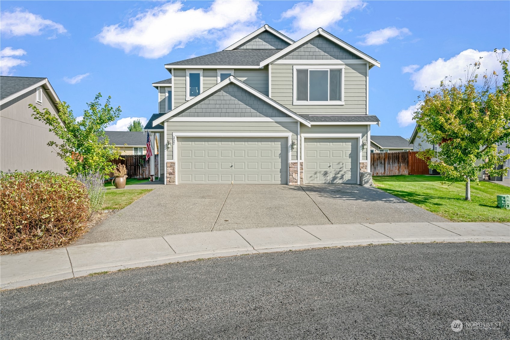 Property Photo:  207 W Hailey Court  WA 98926 