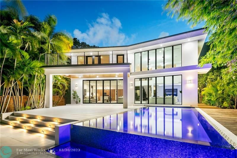 Property Photo: 1204 Bayview Dr FL 33304