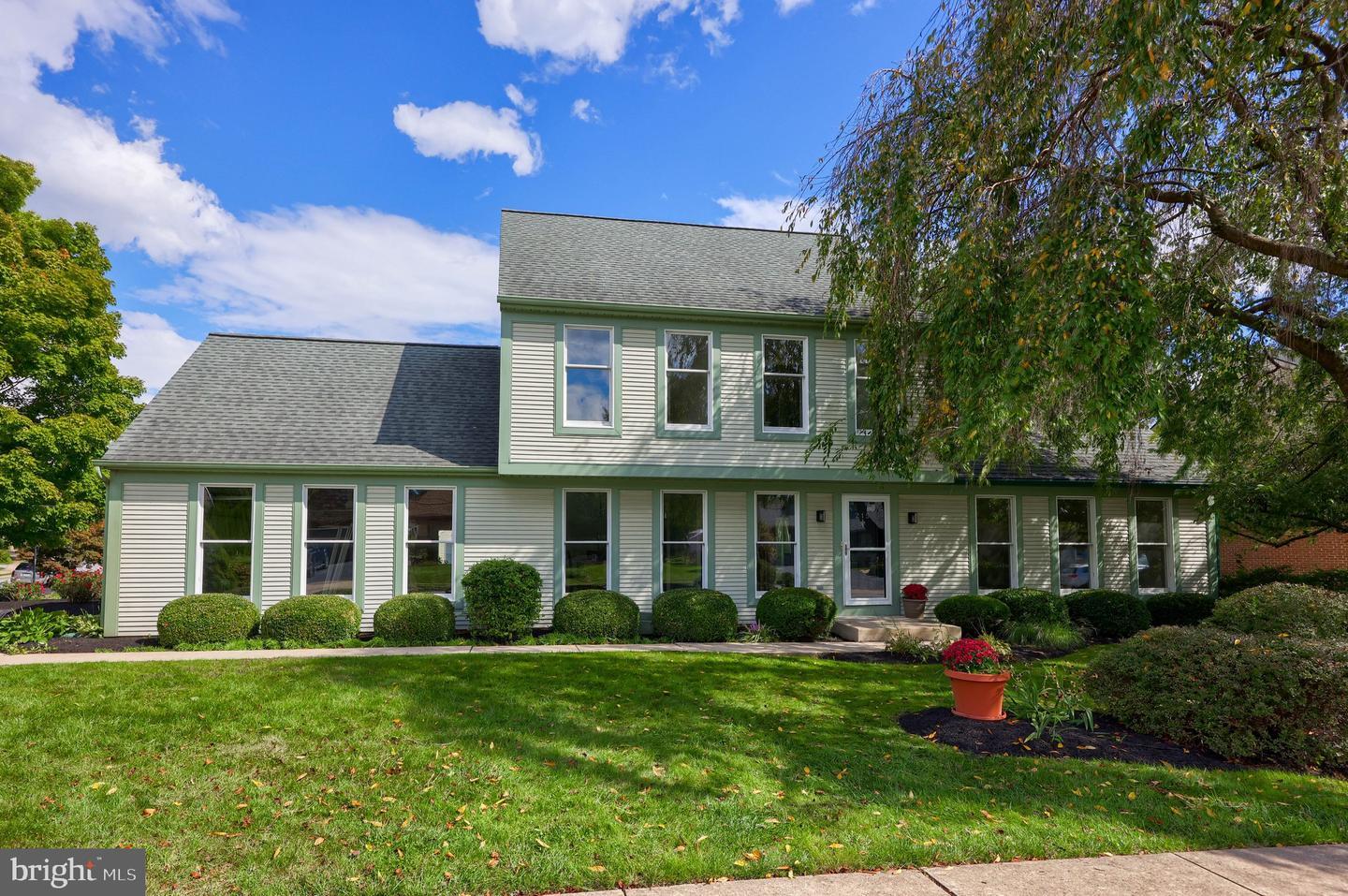 Property Photo: 215 Wallingford Road PA 17579