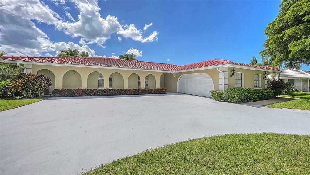 Property Photo:  324 Bob White Way  FL 34236 