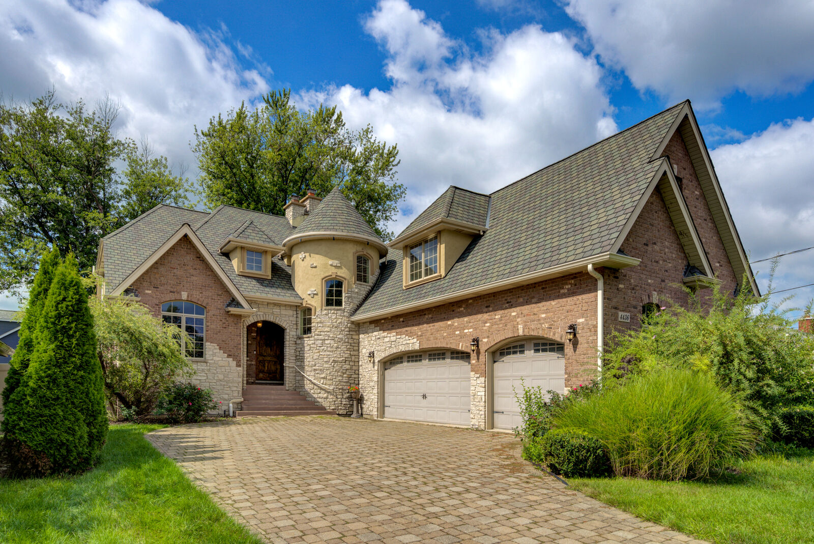 Property Photo:  4436 Roslyn Road  IL 60515 