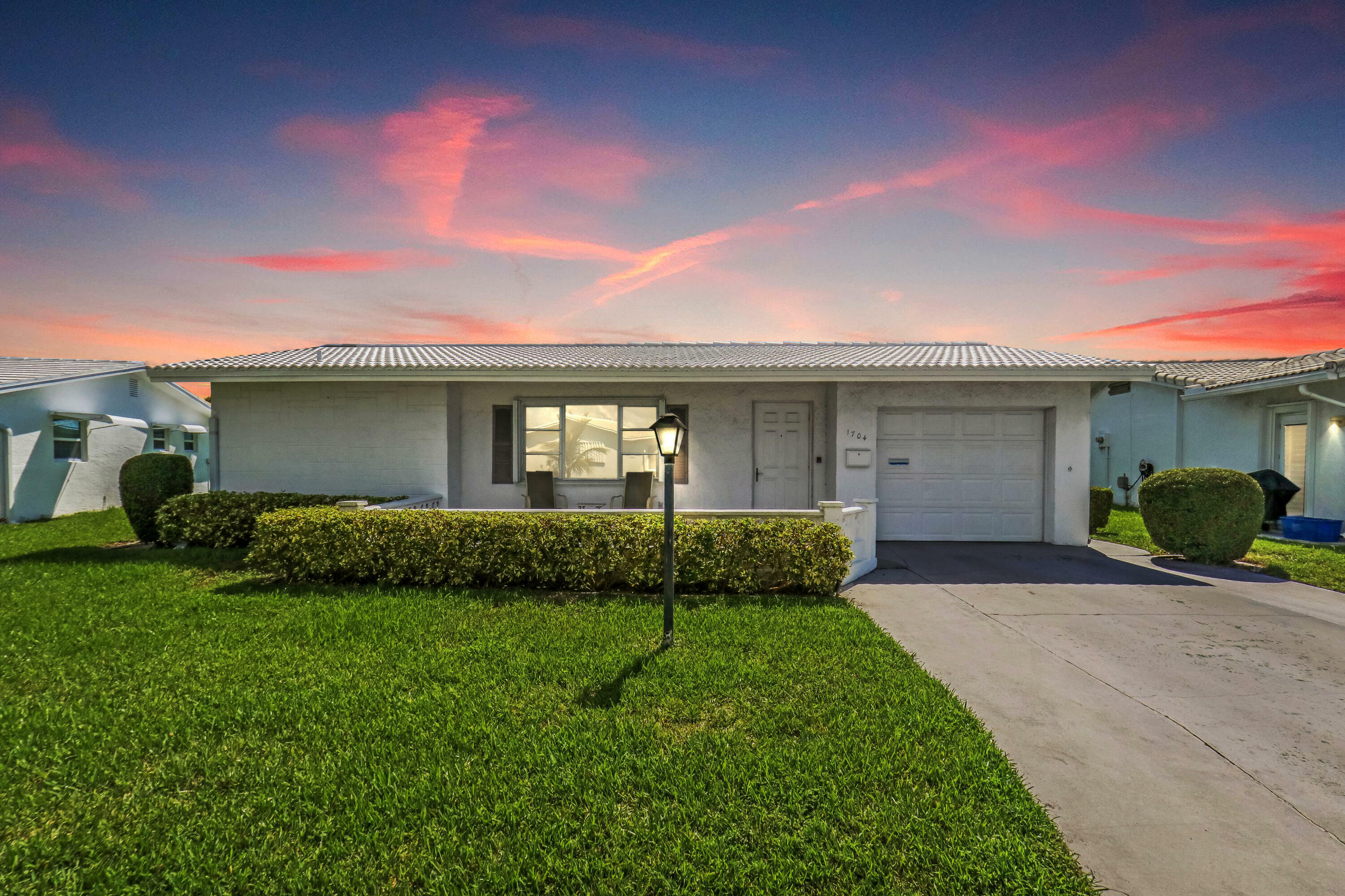 Property Photo:  1704 SW 19th Drive  FL 33426 