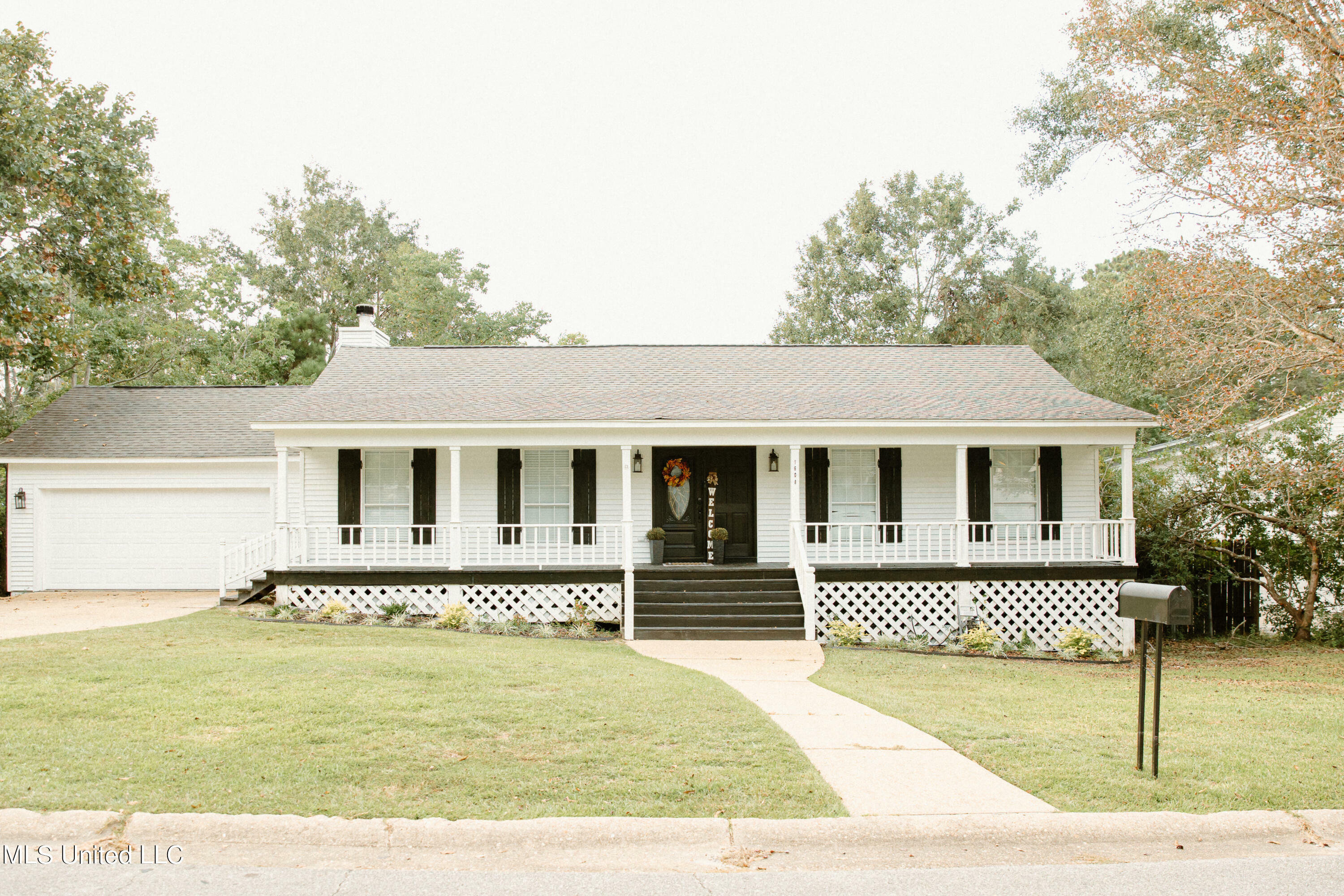 Property Photo: 1608 Skyline Drive MS 39553