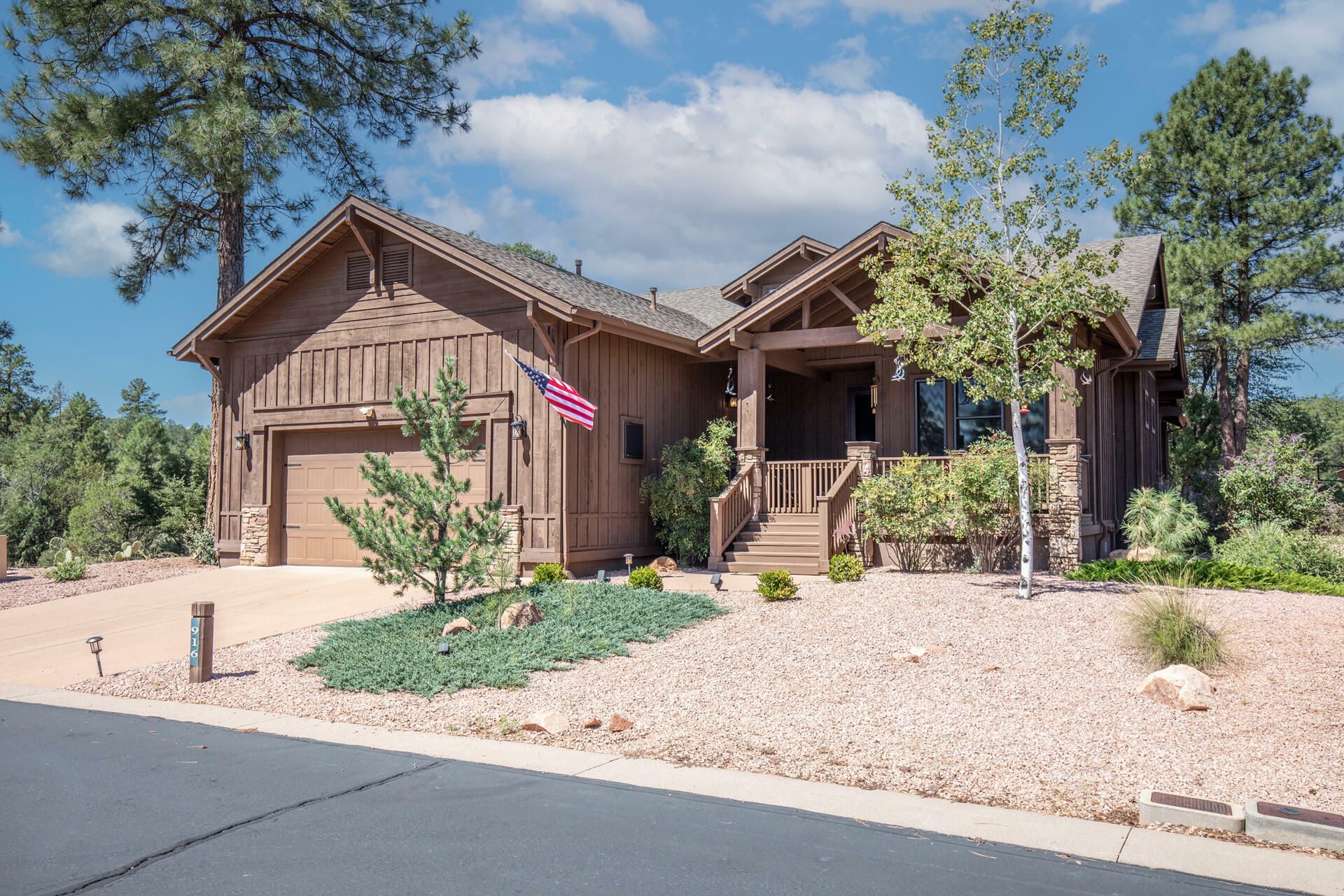 Property Photo:  916 N Autumn Sage Court  AZ 85541 