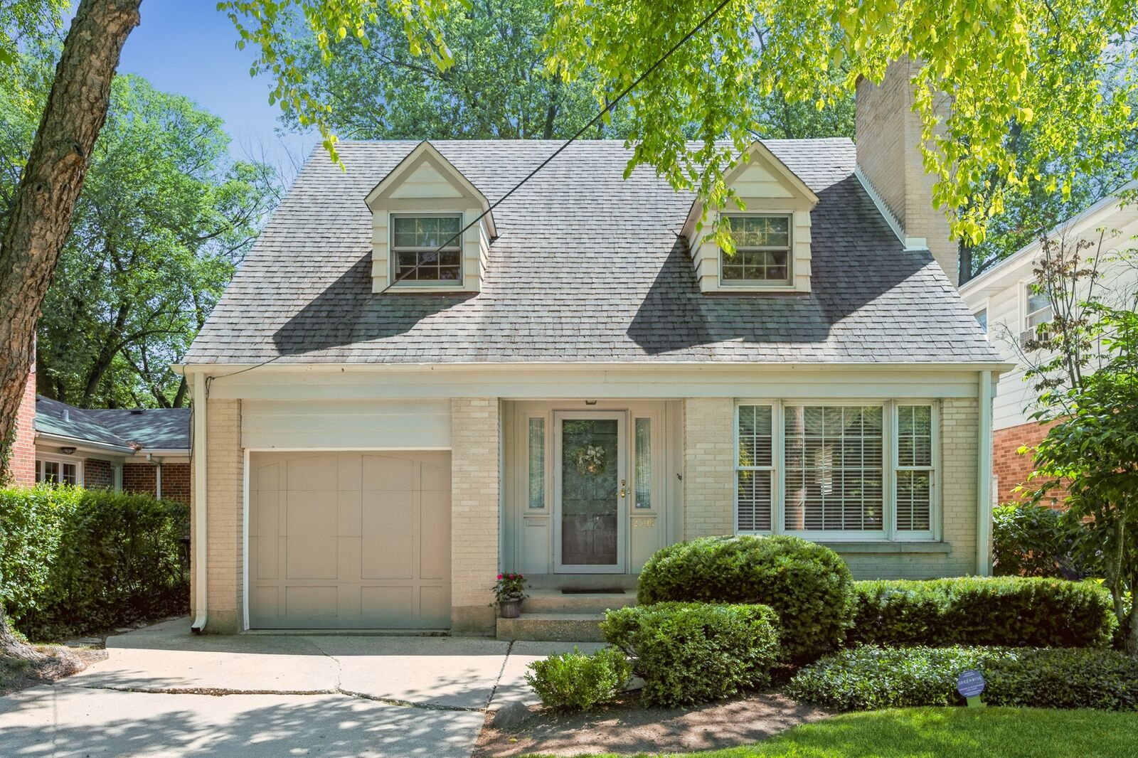 Property Photo:  2308 Simpson Street  IL 60201 