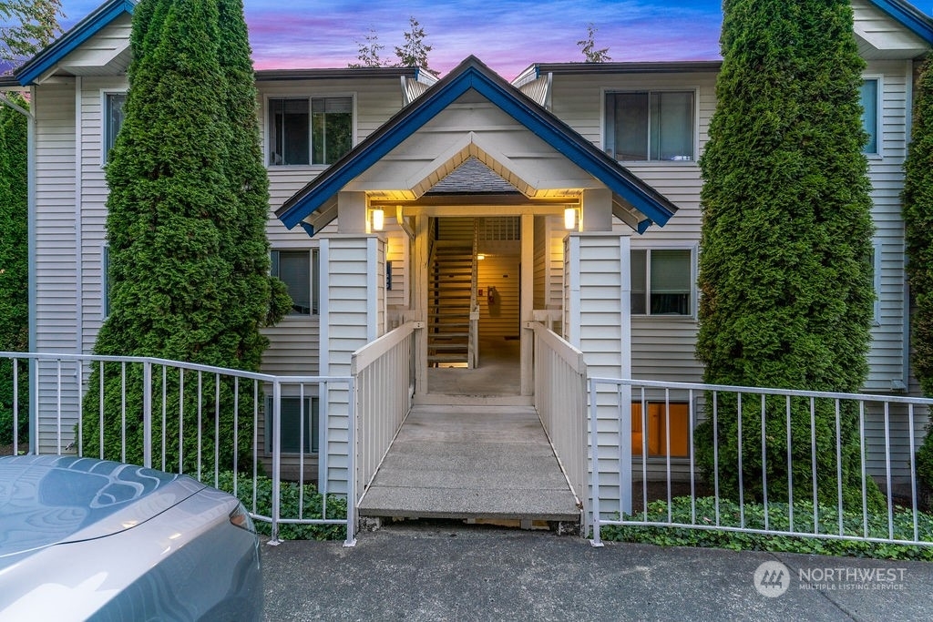 Property Photo: 5000 Lake Washington Boulevard NE A102 WA 98056
