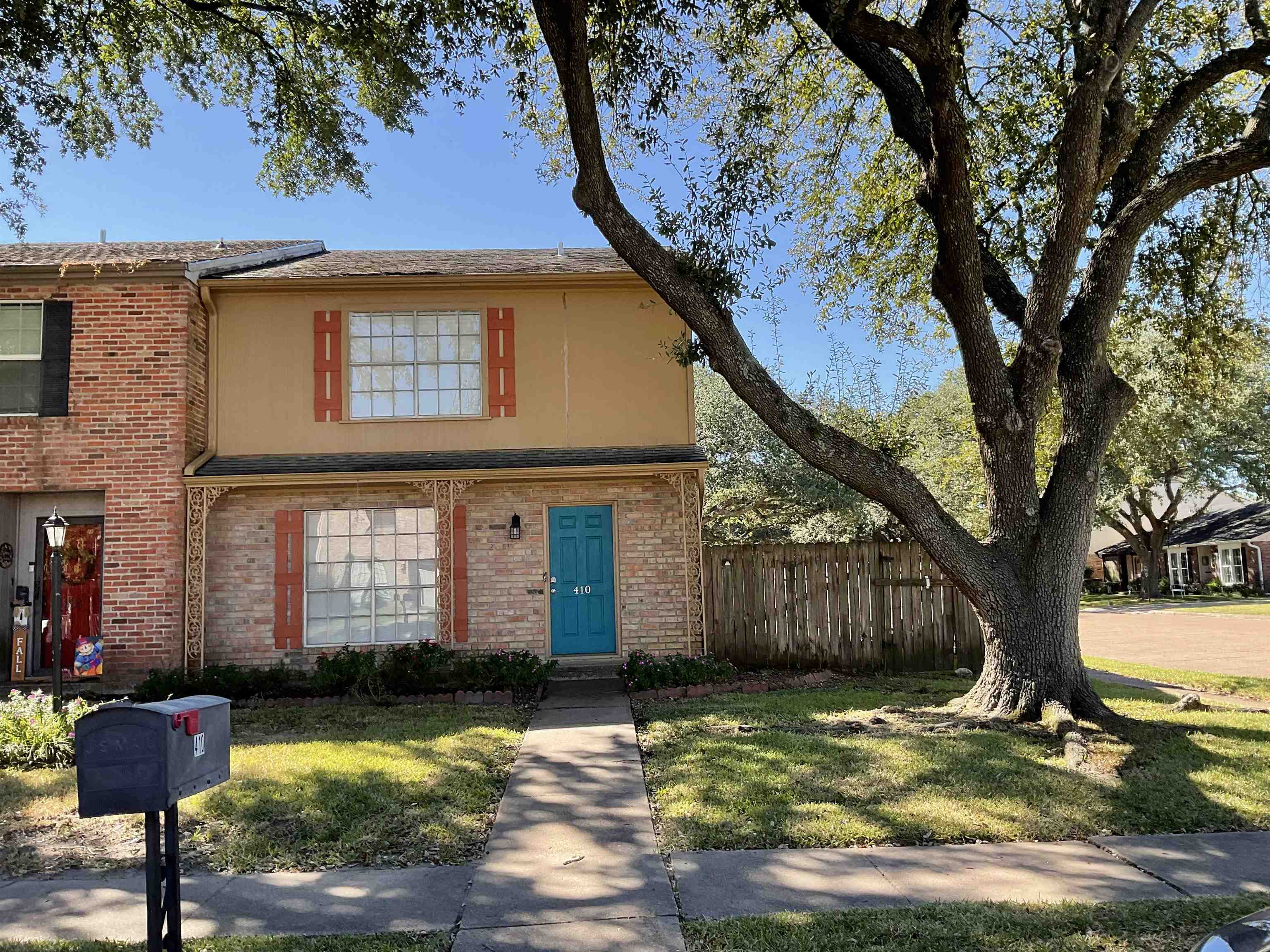 Property Photo:  410 Georgetown  TX 77707 