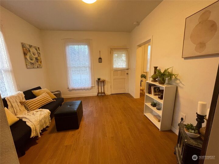 Property Photo:  1008 E Hazel Avenue  WA 98233 