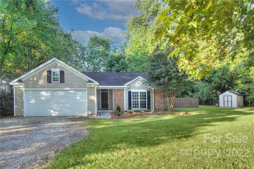 Property Photo:  706 White Oak Lane  NC 28104 