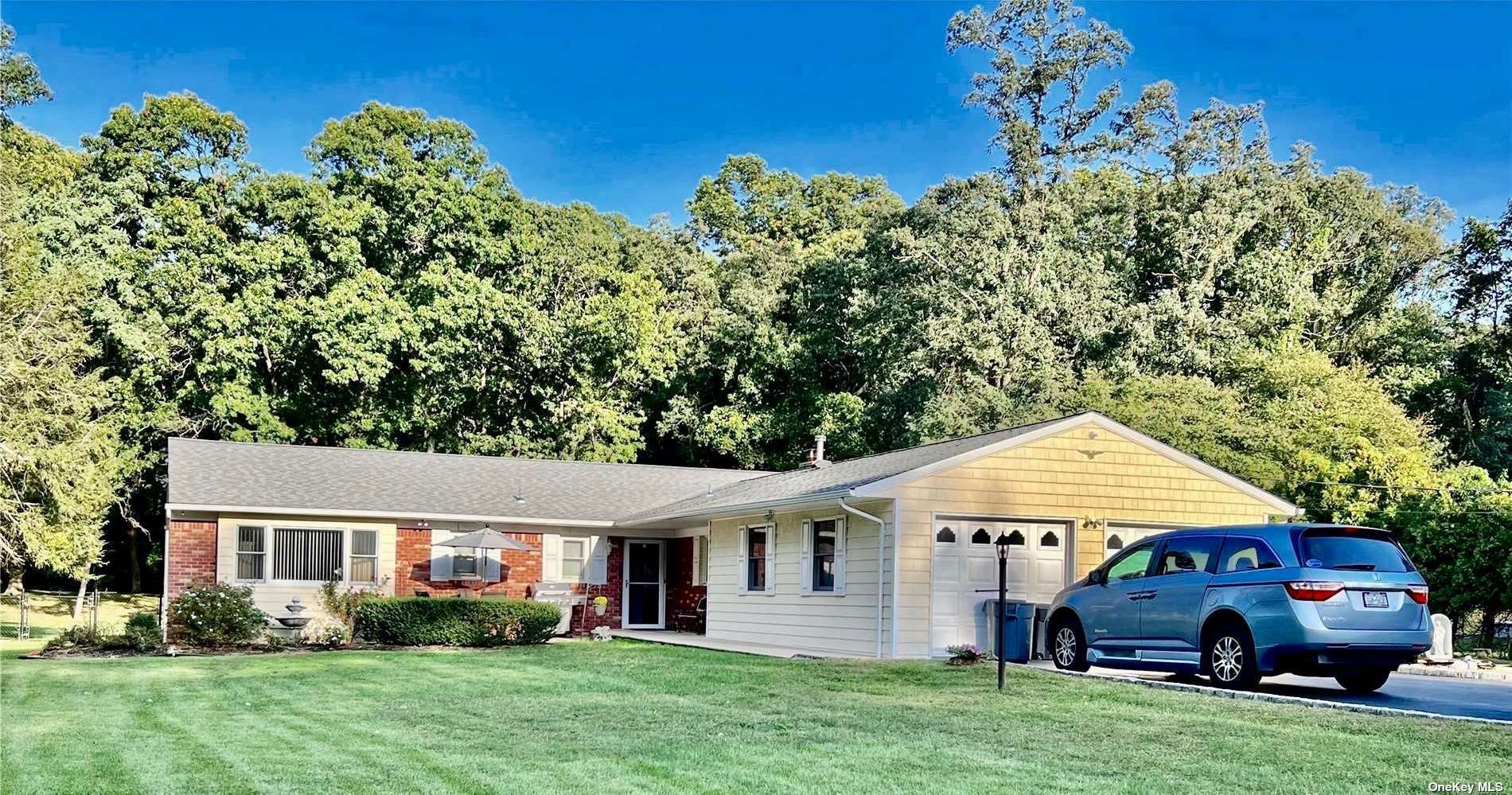 Property Photo:  289 Cenacle Road  NY 11779 