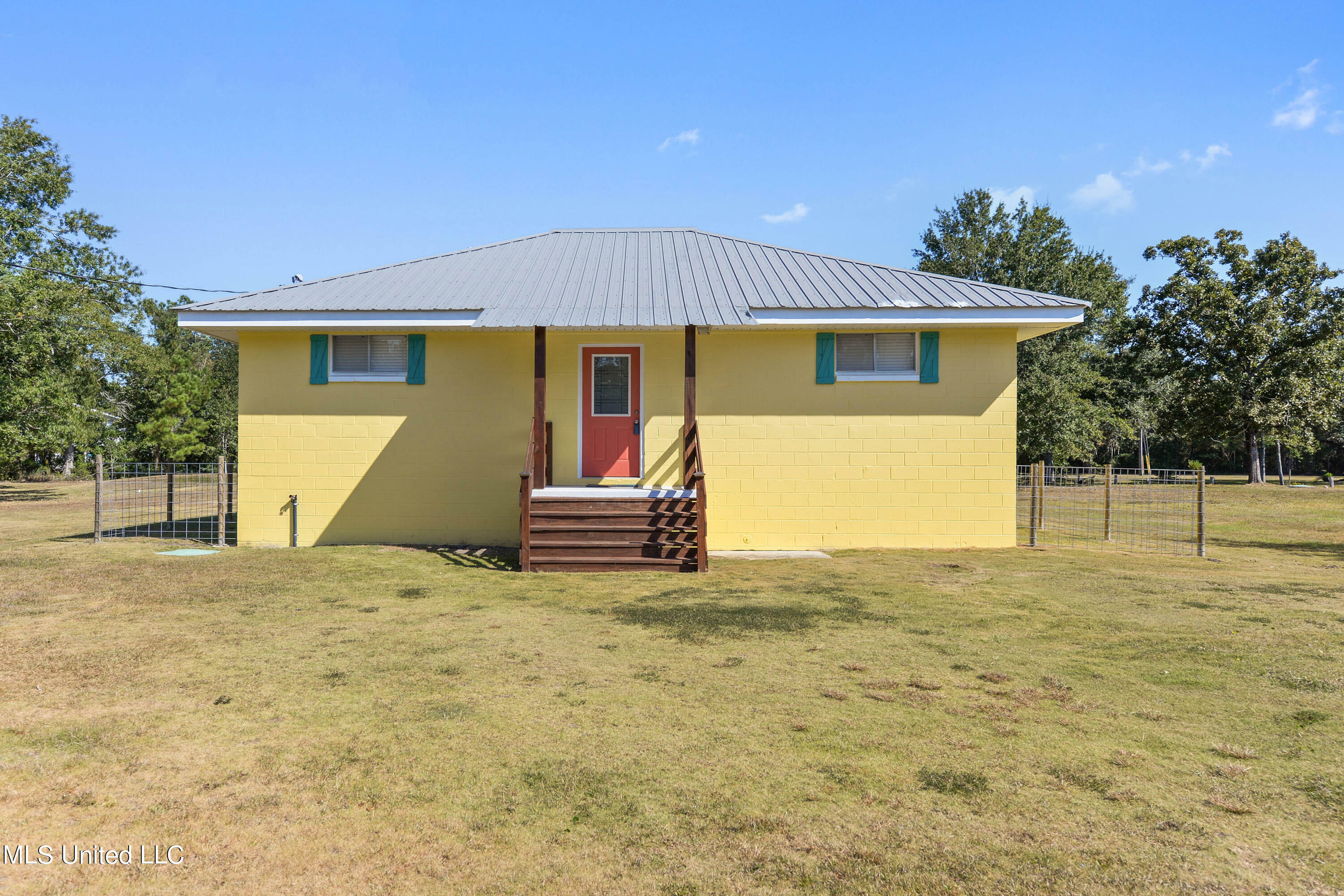 Property Photo:  2064 Mole Drive  MS 39520 