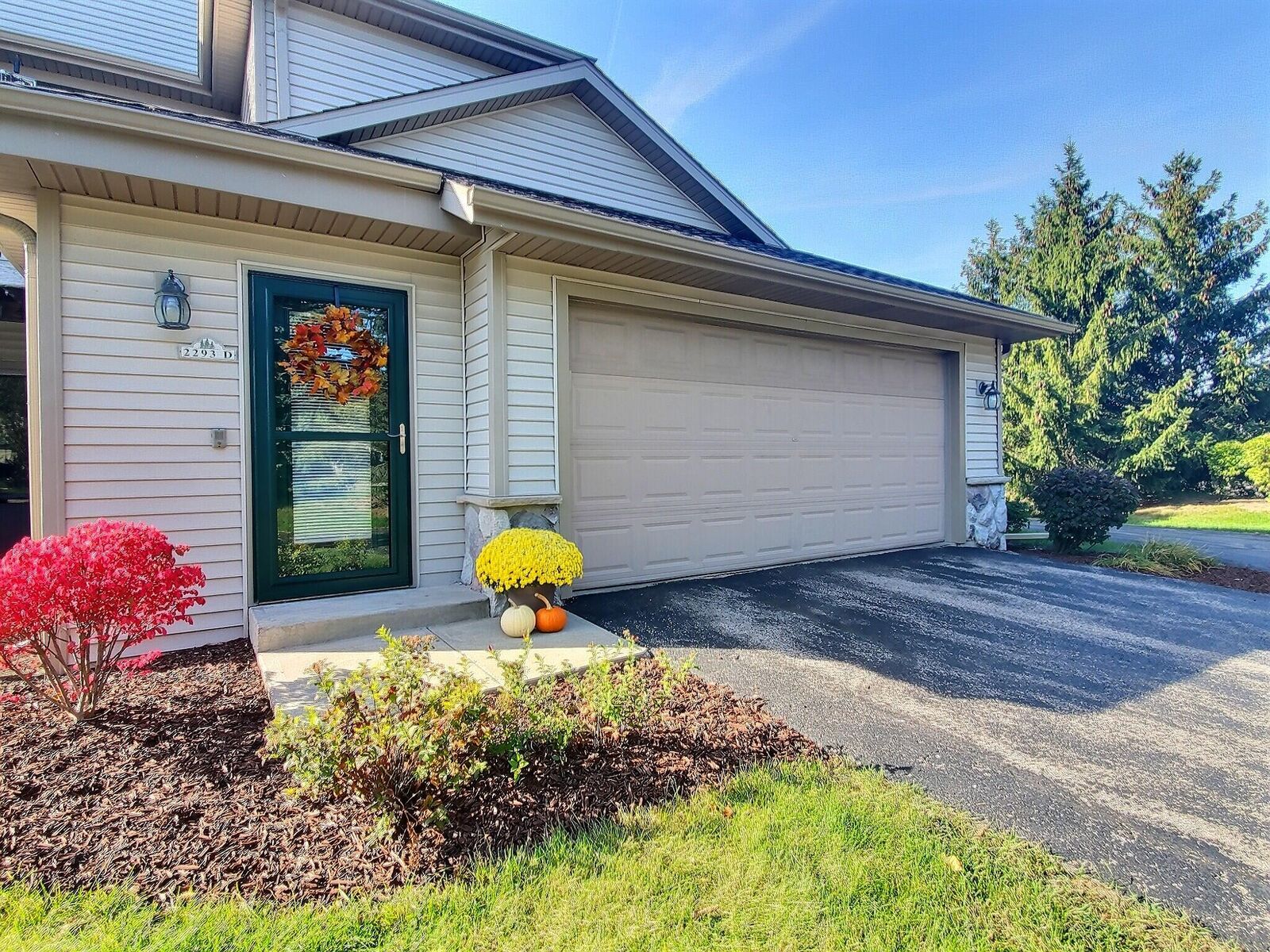 Property Photo:  2293 Circle Rdg D  WI 53018 