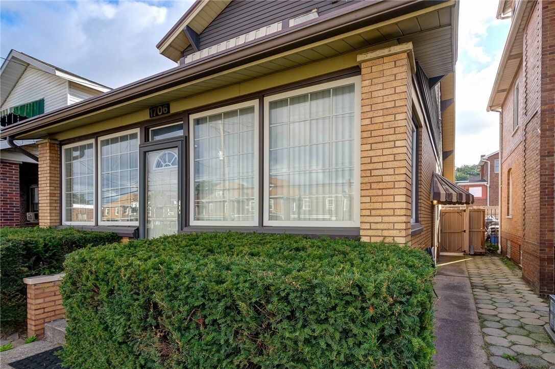 Property Photo:  1706 Duss Ave  PA 15003 