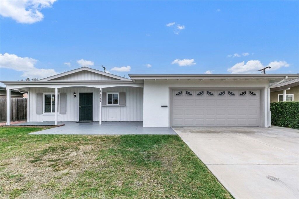 Property Photo:  10152 Kaimu Drive  CA 92646