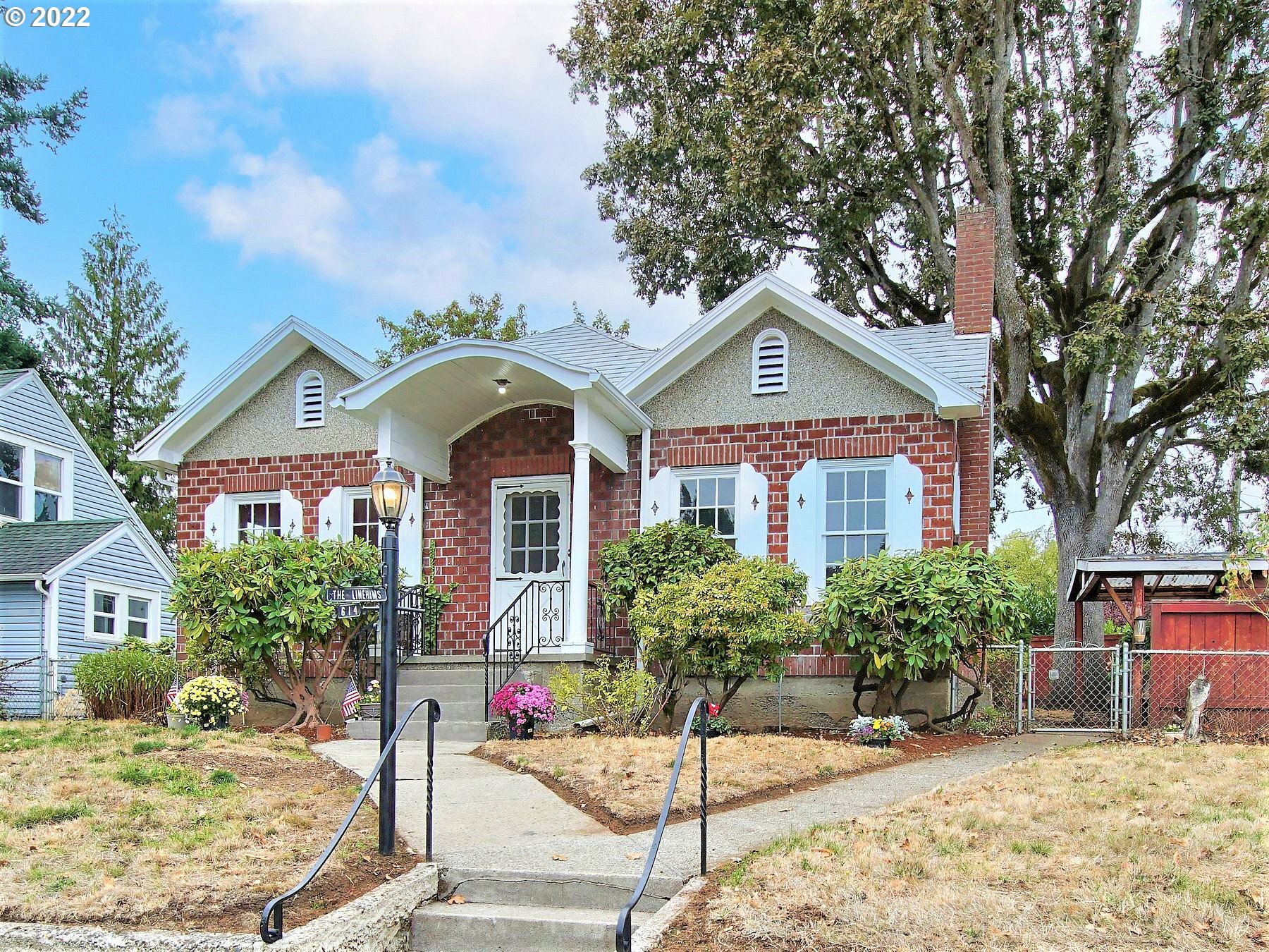 Property Photo: 614 E 28th St WA 98663
