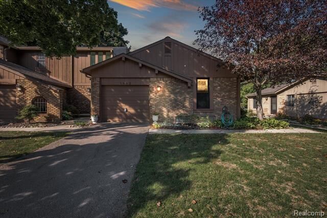 Property Photo:  1882 Allenway  MI 48309 