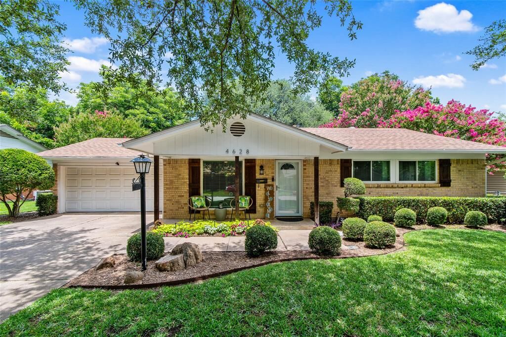 Property Photo: 4628 Highgrove Drive TX 76132