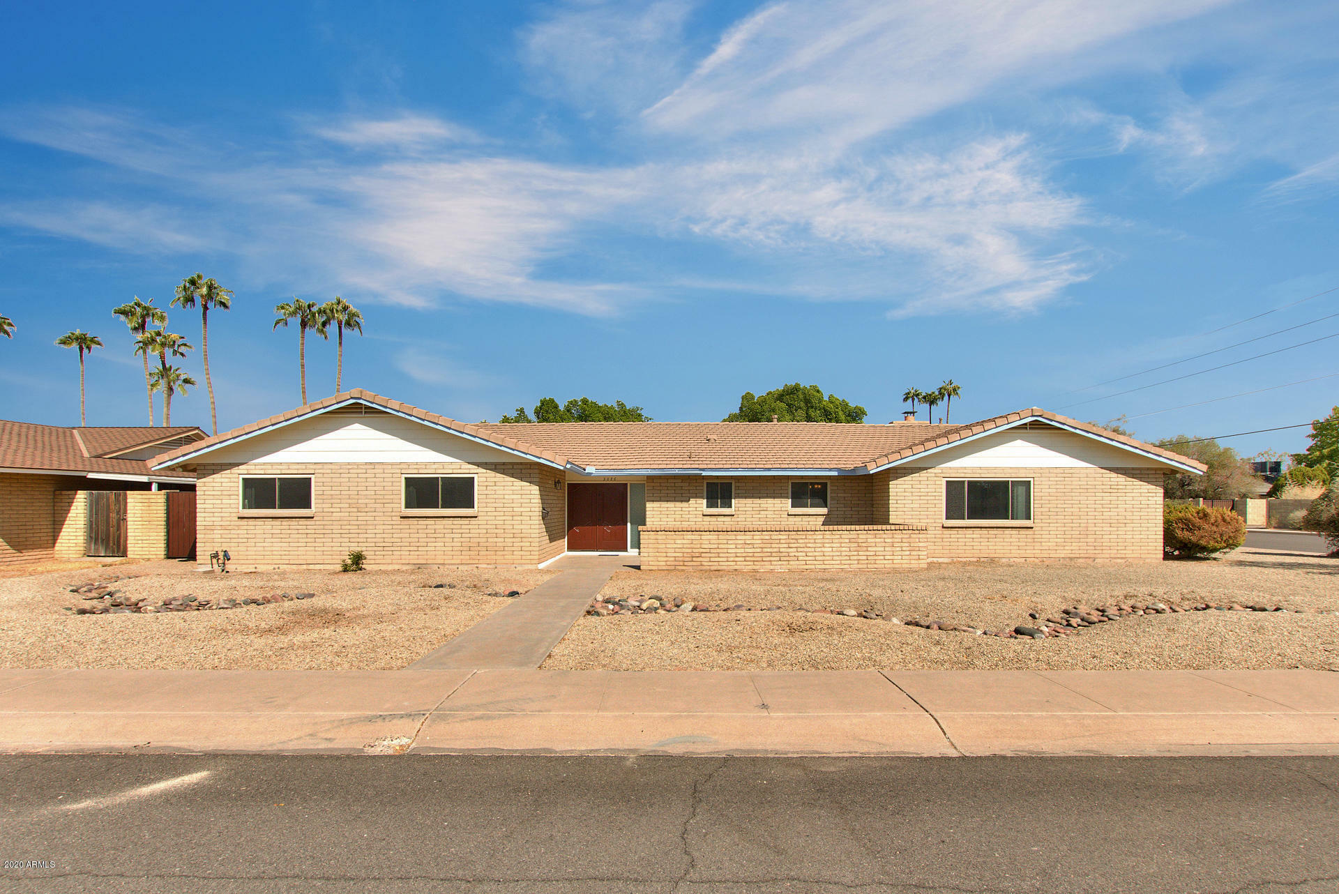 Property Photo:  2086 E La Jolla Drive  AZ 85282 