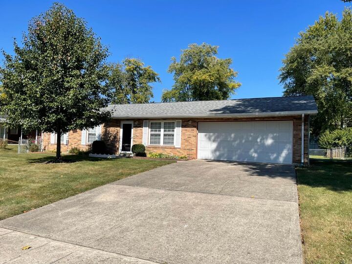 2560 Trinity Dr  Middletown OH 45044 photo